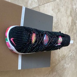 Shoes Lebron XVIII